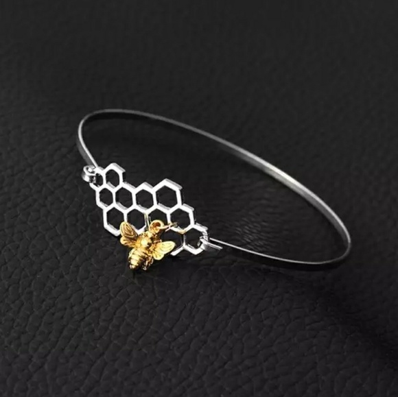 ✈$15 Honeycomb bee bracelet - Picture 6 of 6